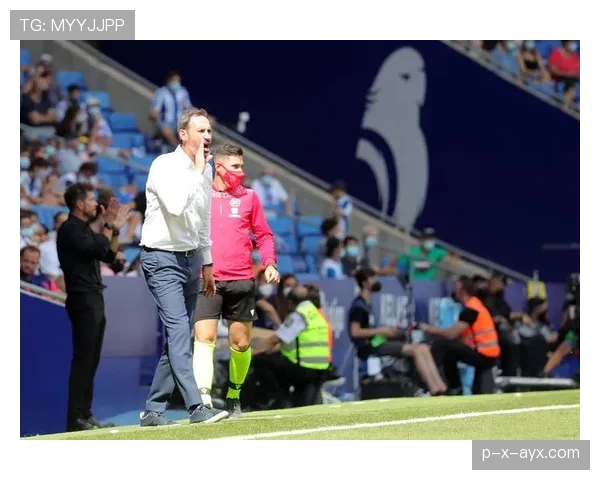 西甲新赛季揭幕在即，球迷翘首以盼强队对决精彩纷呈