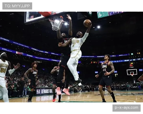 杰伦·布朗突破创造多次得分机会，拉开与队友射手效率差距